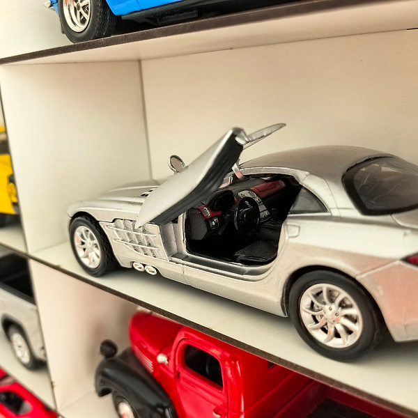 Beyaz - 1:24 Araba Sergileme Vitrini Ahşap Duvar Rafı Pleksi Kapaklı Koleksiyon Kutusu Model Araç Display Case 10 Bölmeli