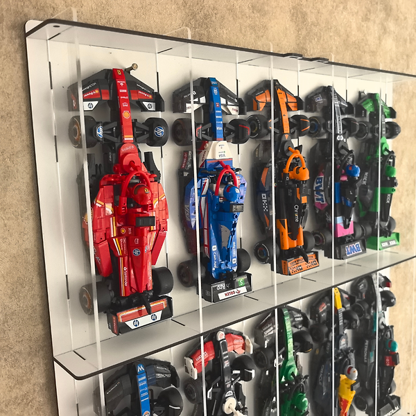 Beyaz- Formula 1 Duvar Vitrini, Yapım Bloklu Yarış Arabası Sergileme Rafı, Akrilik Kapılı 10 Araçlık Vitrin, F1 Koleksiyoncu Duvar Dekoru