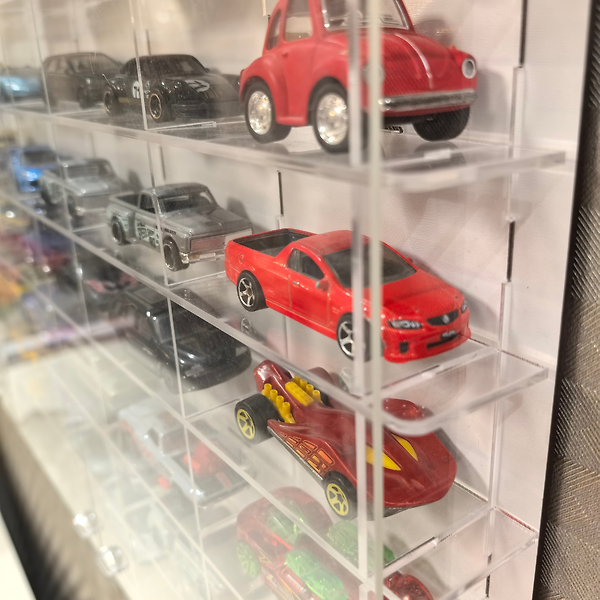 Pleksi Kapaklı 1:64 Metal Arabalarla Uyumlu,Akrilik Oyuncak 50 araçlık Pleksi Araba Vitrini, Rafı Beyaz-Şeffaf